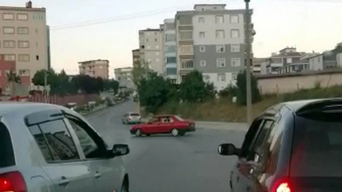 Samsun'da düğün konvoyunda 2 araç drift yaptı