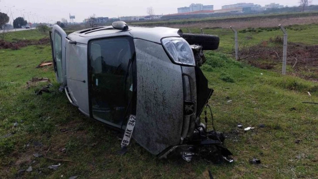 Samsun'da hafif ticari araç takla attı: 1 yaralı