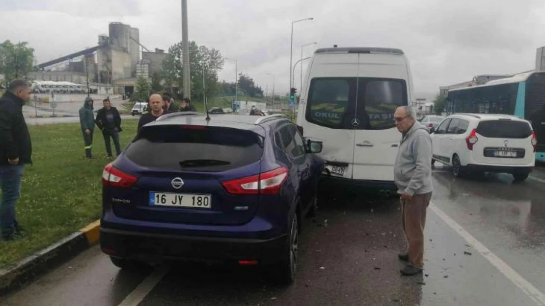 Samsun'da kırmızı ışıkta zincirleme kaza: 3 yaralı