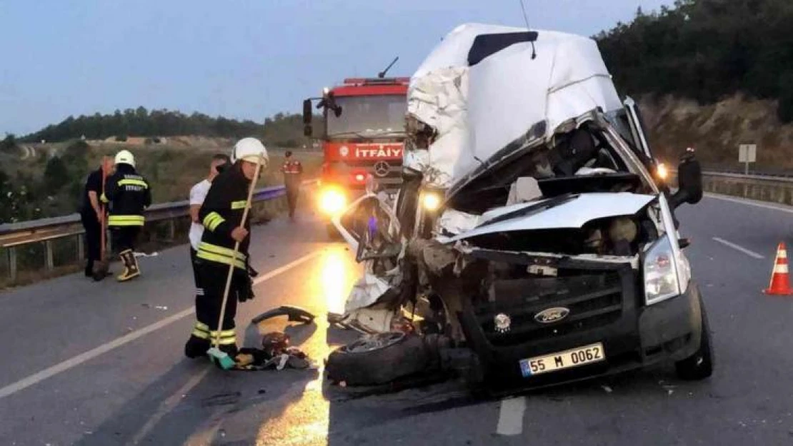 Samsun'da minibüs tırla çarpıştı: 1 ölü