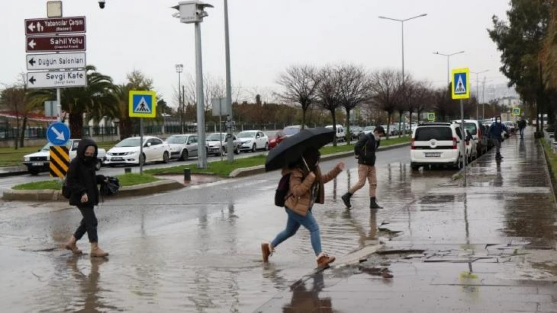 Samsun'un merkez ilçelerine 48 saatte 111,9 kilo yağış düştü