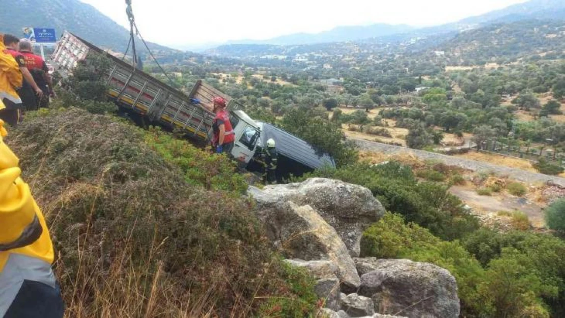 Sanatçı İbrahim Tatlıses, Bodrum'da geçirdiği trafik kazasında araçta sıkıştı