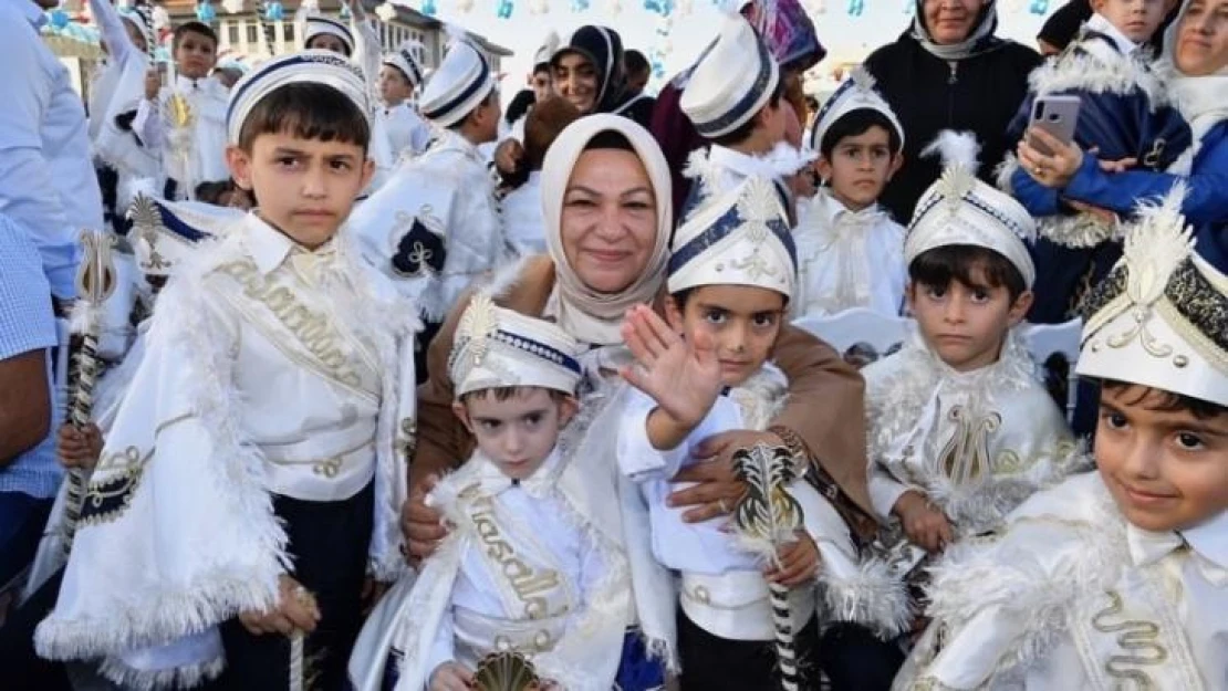 Sancaktepe Belediyesi'nden toplu sünnet şöleni: 600 çocuk sünnet oldu