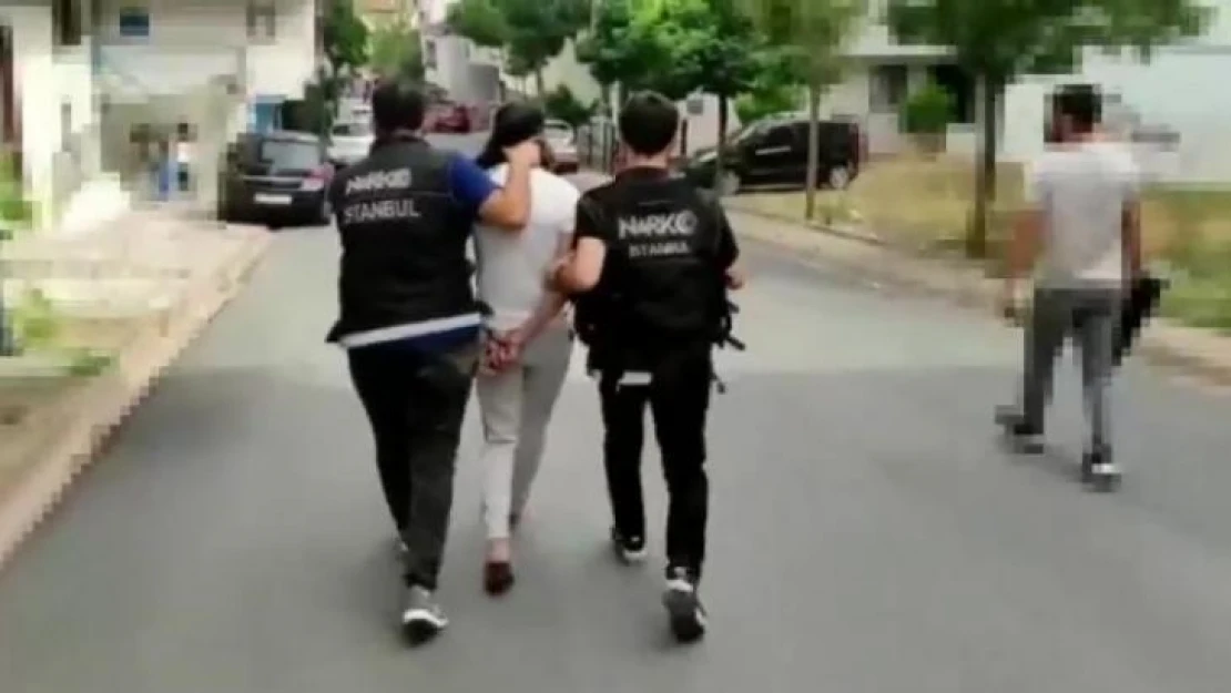 Sancaktepe'de polisten uyuşturucu operasyonu: Çeşitli uyuşturucu maddeler ele geçirildi