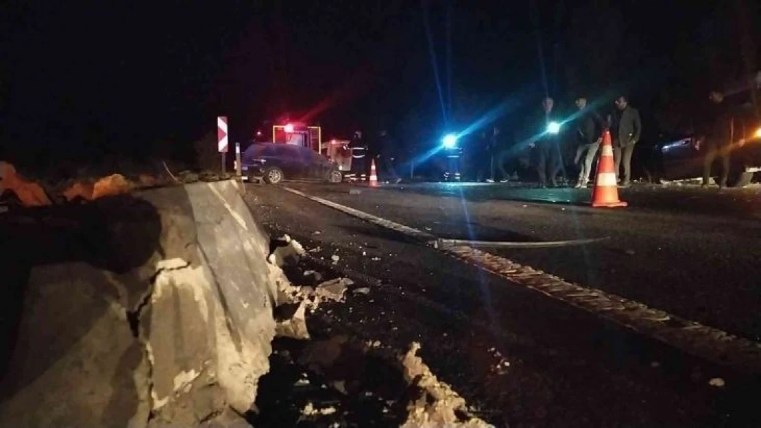 Şanlıurfa'da araçlar kafa kafaya çarpıştı: 4 yaralı