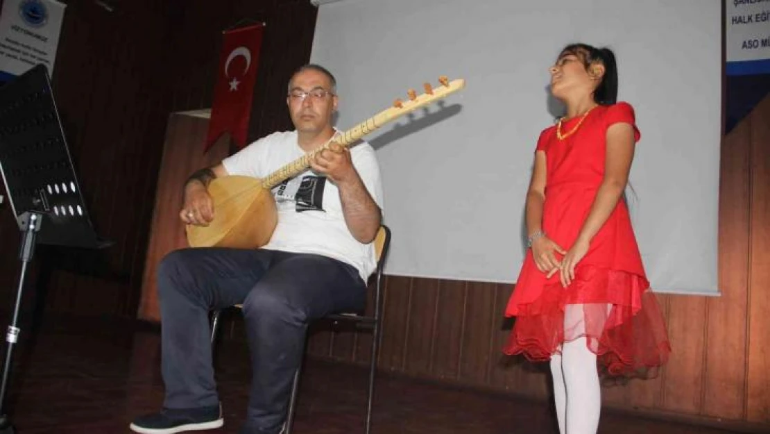 Şanlıurfalı İmhan yanık sesiyle herkesi kendine hayran bırakıyor