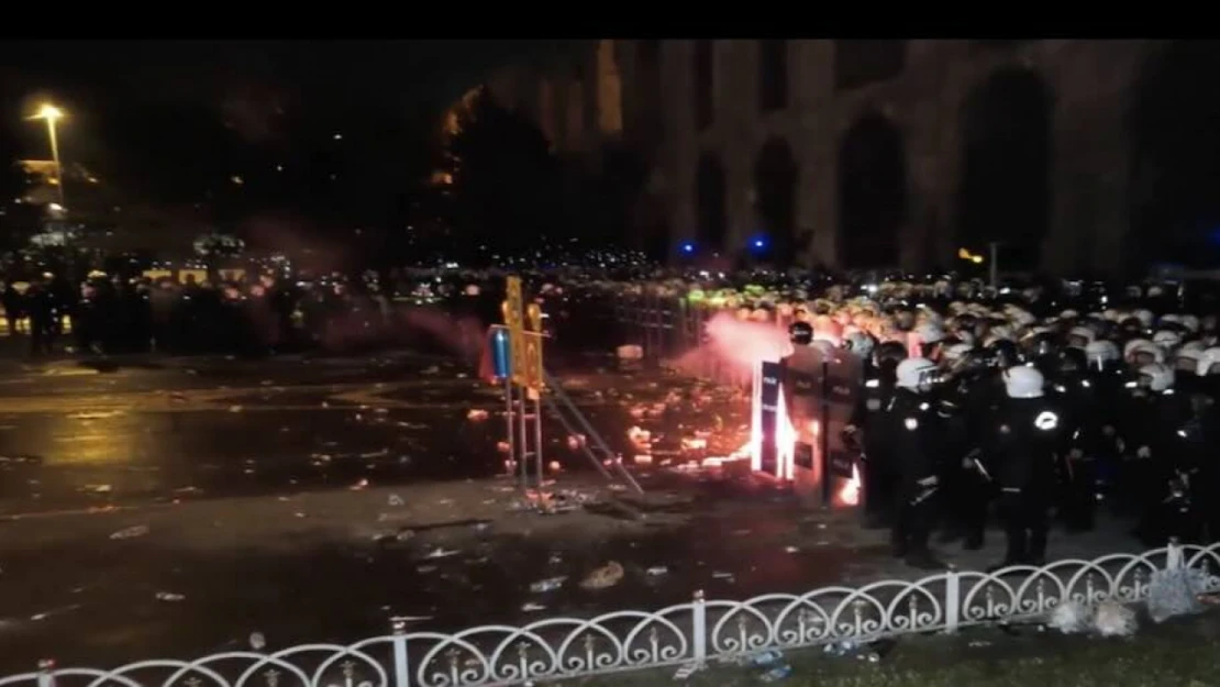 Saraçhane'den Taksim'e yürümek isteyenlere Bozdoğan Kemeri'nde biber gazlı müdahale