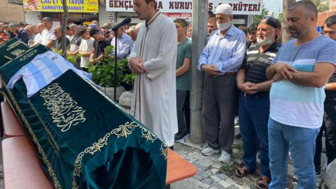 Sarıyer'de denizde dalgalara kapılarak boğulan baba-oğul Ümraniye'de son yolculuğuna uğurlandı