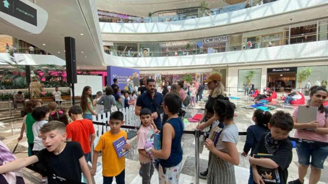 Sarıyer'de karne  tatili  öncesi çocuklar  'Kral Şakir' ile eğlendi