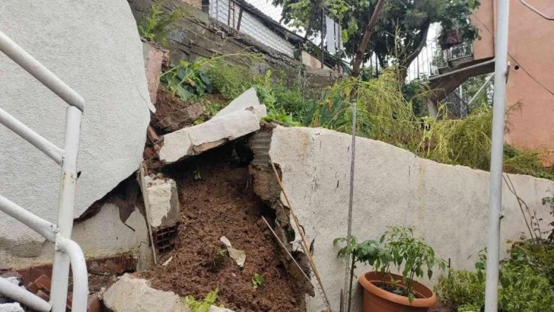 Sarıyer'de yol gecekondunun üzerine çöktü