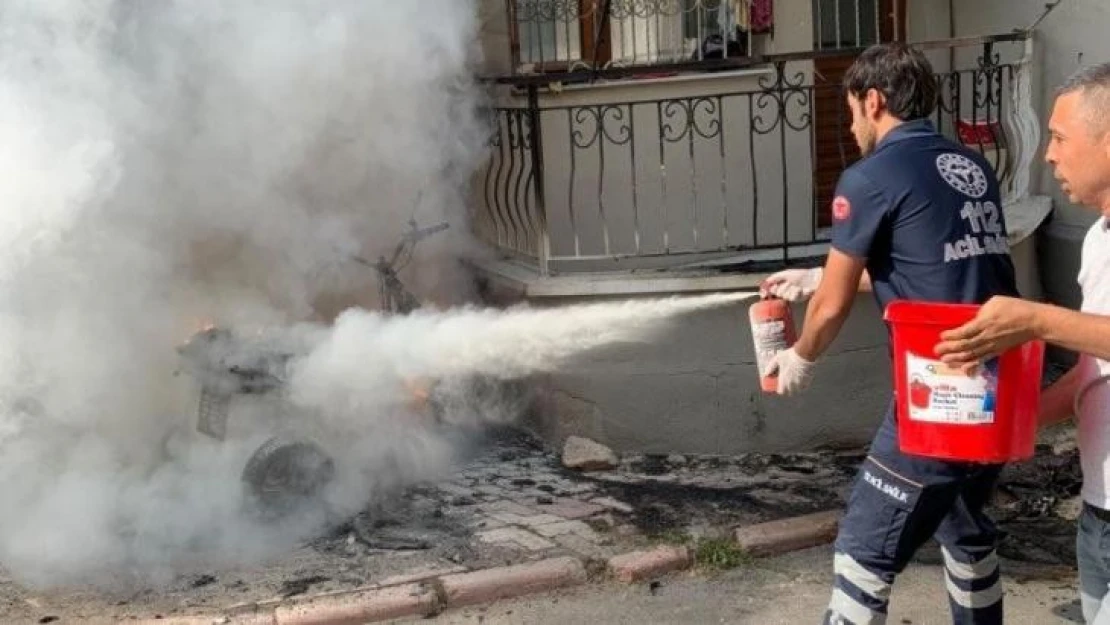 Şarj sırasında alev aldı, ilk müdahaleyi sağlık çalışanları yaptı