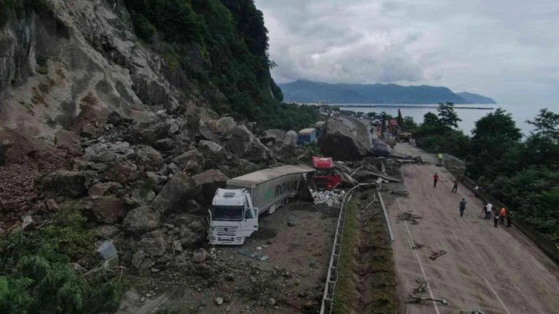 Sarp Sınır Kapısı'na giden yolu trafiğe açmak için çalışmalar sürüyor