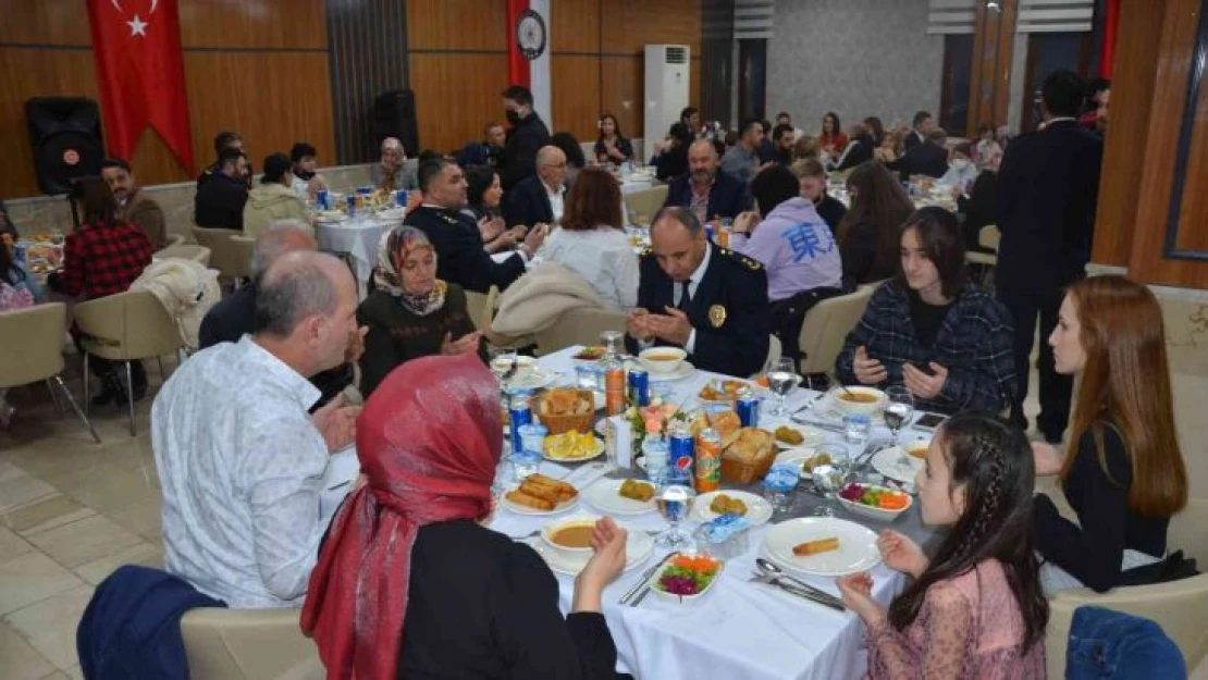 Şehit aileleri ve gaziler, emniyetin iftar yemeğinde buluştu