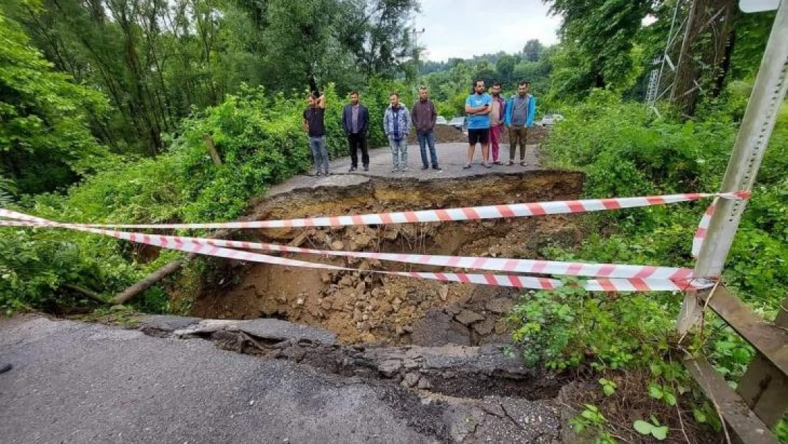 Sel Köprülerde ağır hasar bıraktı, Gümeli alternatif yolu kapandı