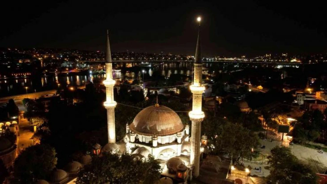 Sela seslerinin yükseldiği Eyüpsultan Camii böyle görüntülendi