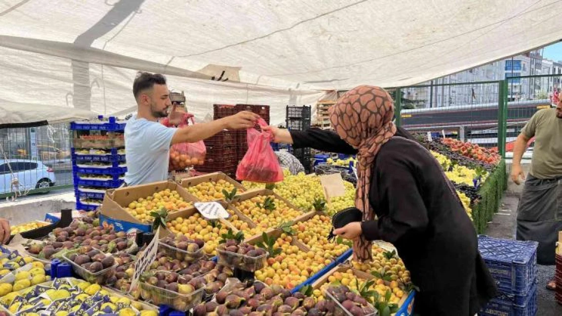 Semt pazarlarında sebze meyve fiyatları geriledi