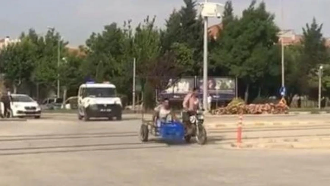 Sepetli motosikletle polis otosundan işte böyle kaçtılar