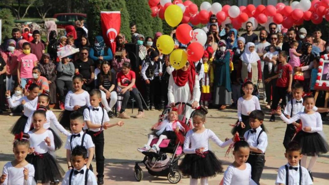 Serebral palsi hastası 7 yaşındaki Dora'nın, 23 Nisan sevinci