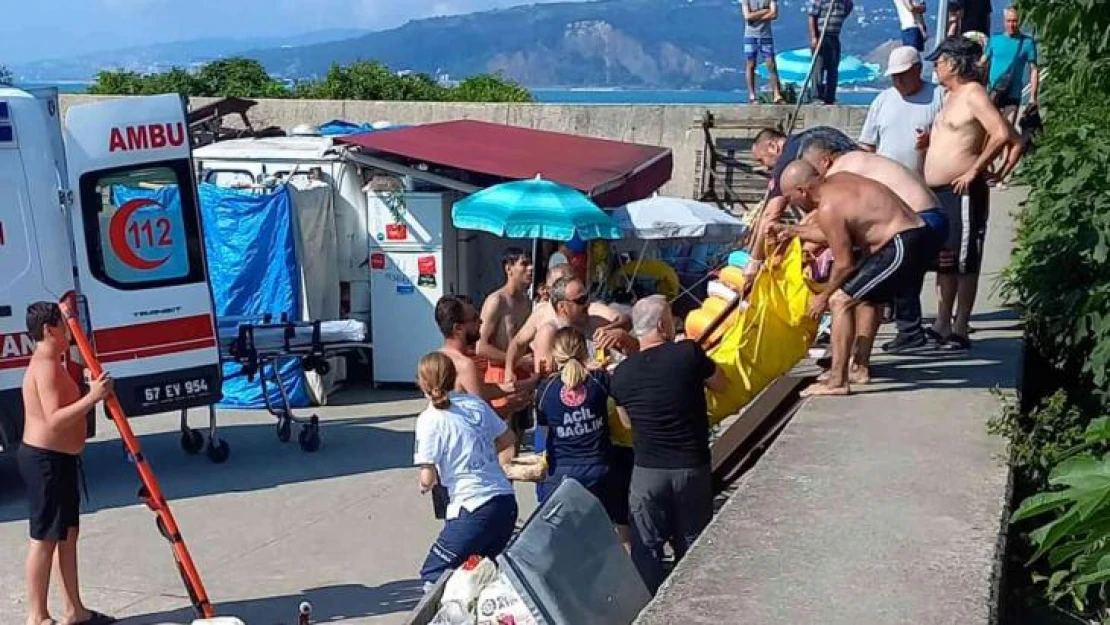 Serinlemek için denize giren genç boğulma tehlikesi geçirdi