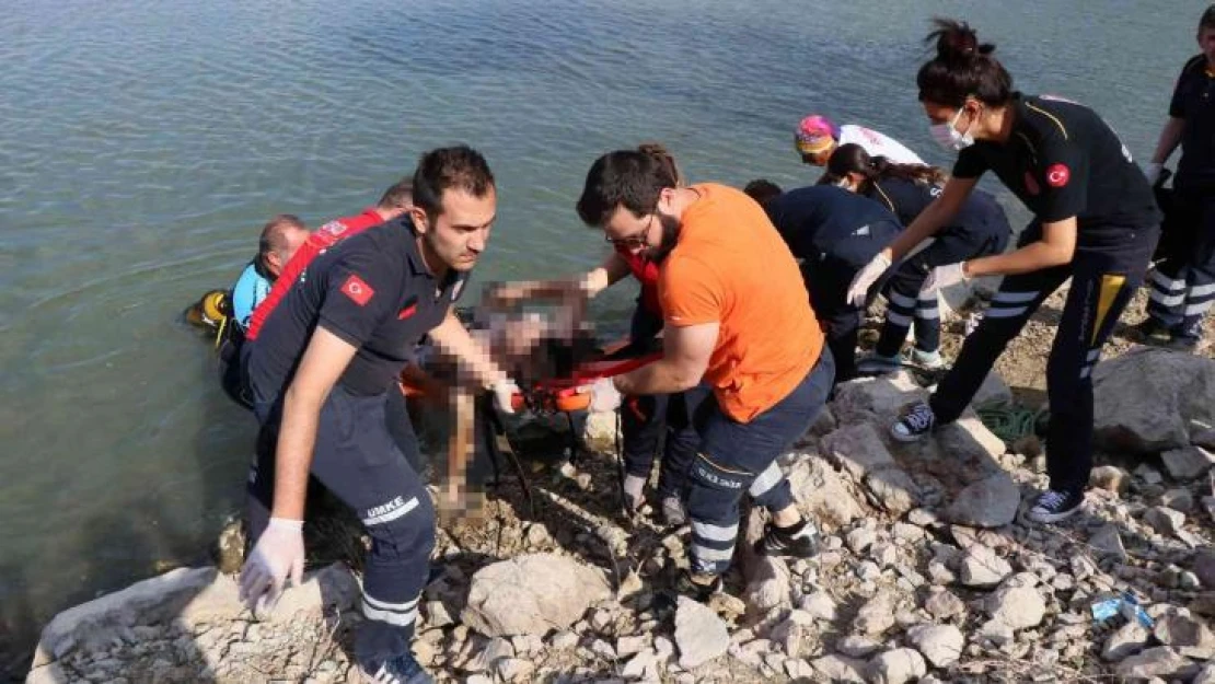 Serinlemek için girdikleri gölette cansız bedenleri bulundu