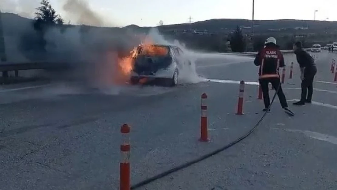 Seyir halindeki araç alev topuna döndü