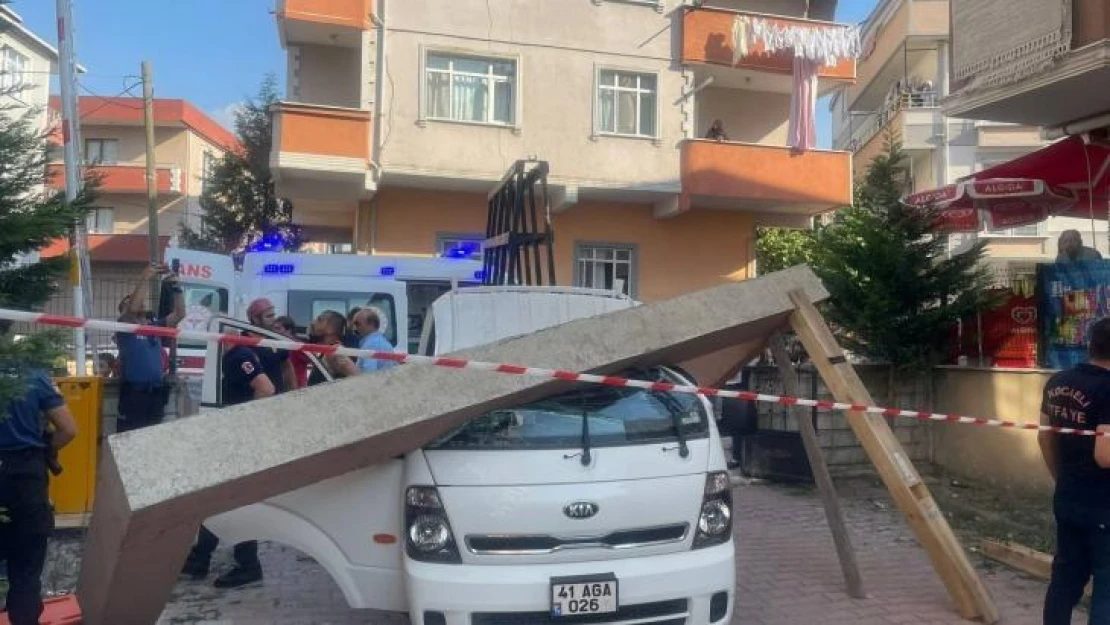 Seyir halindeki kamyonetin üzerine beton blok düştü: 2 yaralı