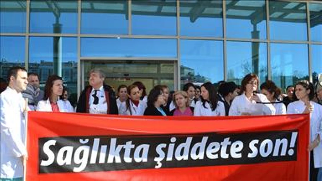 Şiddet mağduru sağlık çalışanına 'açıklama özgürlüğü'