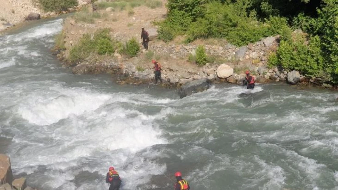 Siirt'te çayda akıntıya kapılan sağlıkçıyı arama çalışmaları üçüncü gününde