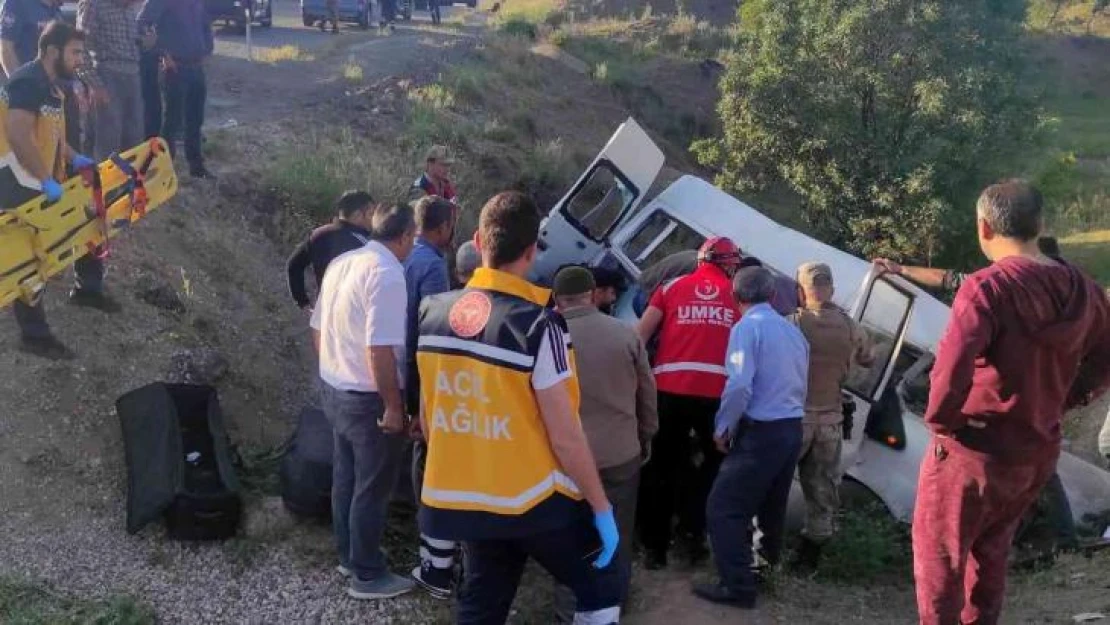 Siirt'te işçileri taşıyan minibüs uçuruma yuvarlandı: 4 ölü, 6 yaralı