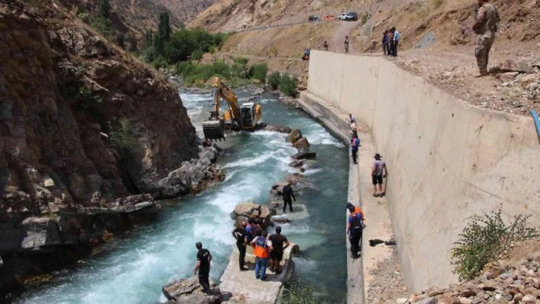 Siirt'te suyun yönü değiştirilerek kayıp hemşireyi arama çalışmaları sürdürülüyor