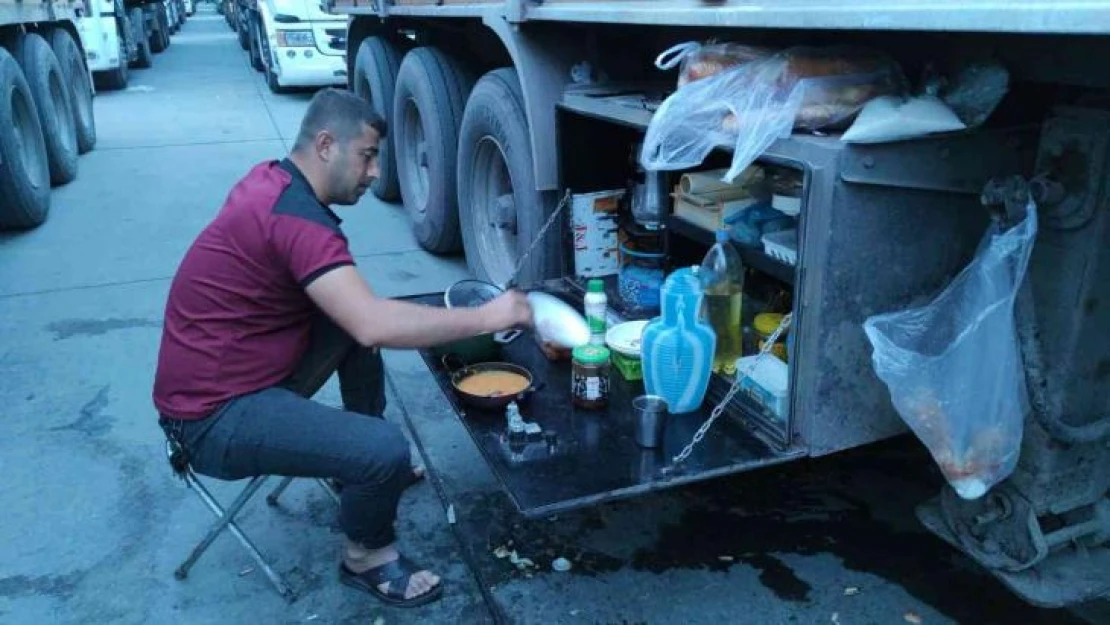 Silopi'de tır şoförlerinin iftar telaşı