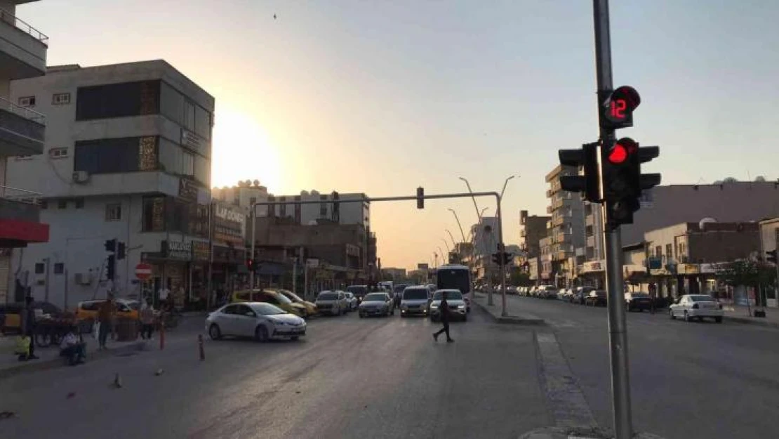 Silopi'de yıllar sonra trafik ışıkları kuruldu