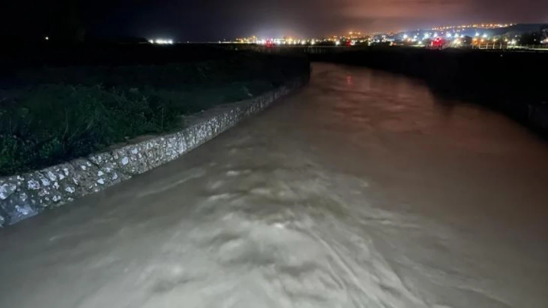 Sinop'ta Karasu çayı taştı, tarım arazileri sular altında kaldı