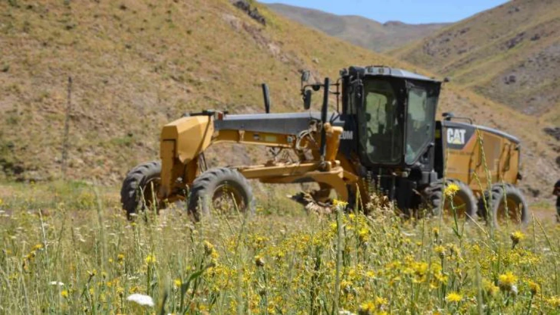 Şırnak yaylalarında hummalı yol onarma çalışması