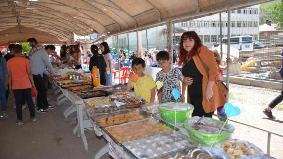 Şırnaklı öğrenciler okullarının eksiklerini gidermek için etkinlik yaptı