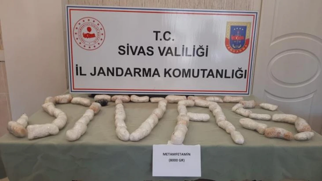 Sivas'ta arama yapılan tırdan 8 kilo metamfetamin çıktı