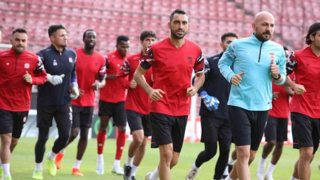 Sivasspor'un formaları havaalanında kayboldu!