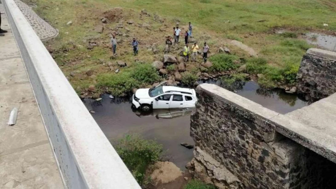 Siverek'te otomobil köprüden düştü: 1 yaralı