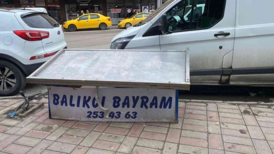 Soğuk hava ve kar yağışı nedeniyle balık tezgahları boş kaldı