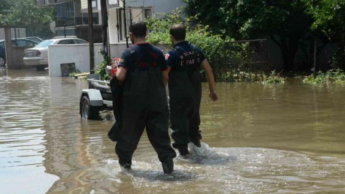 Sokak göle döndü, felakete ramak kaldı