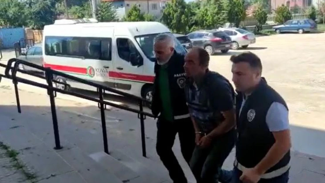 Sokak ortasında karısını bıçaklayarak öldüren zanlı tutuklandı