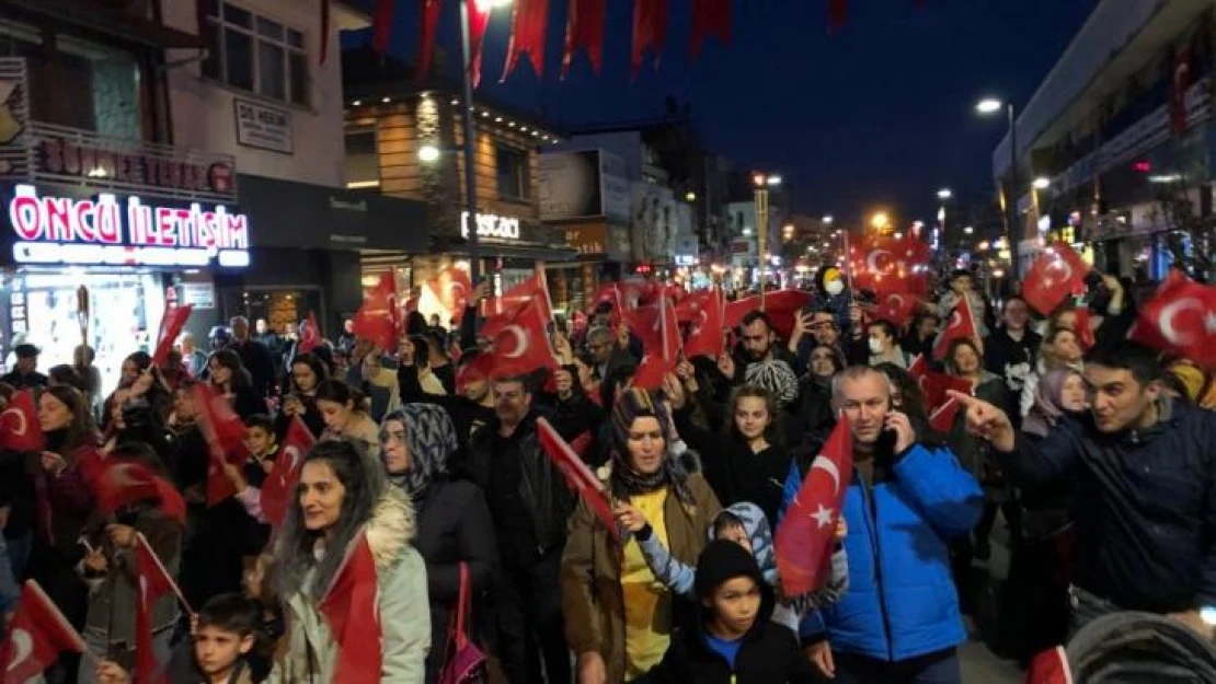 Sokaklar mehter marşı ile inledi, fenerler ile aydınlandı