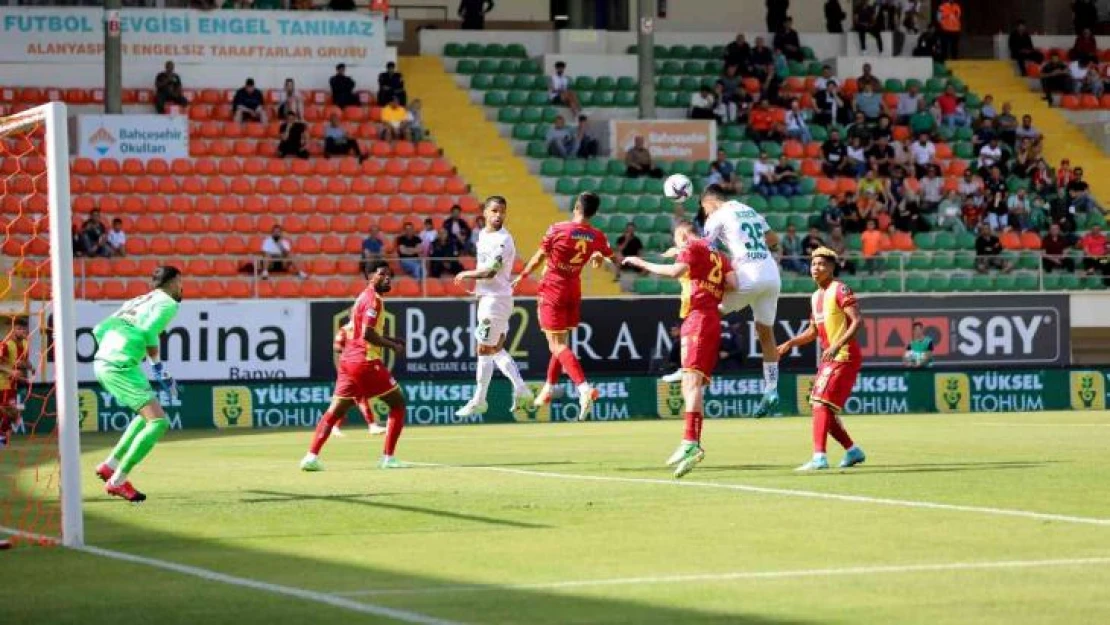 Spor Toto Süper Lig: A. Alanyaspor: 0 - Ö.K. Yeni Malatyaspor: 1 (İlk yarı)