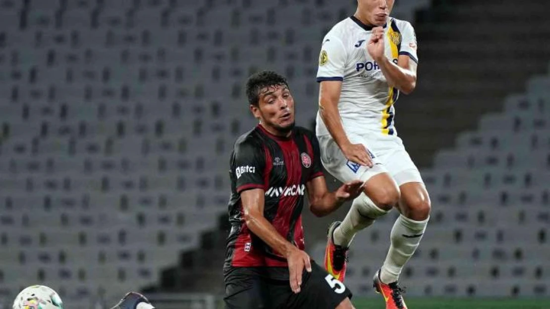 Spor Toto Süper Lig: Fatih Karagümrük: 2 - MKE Ankaragücü: 0 (İlk yarı)