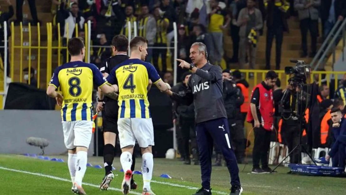 Spor Toto Süper Lig: Fenerbahçe: 1 - Göztepe: 0 (İlk yarı)