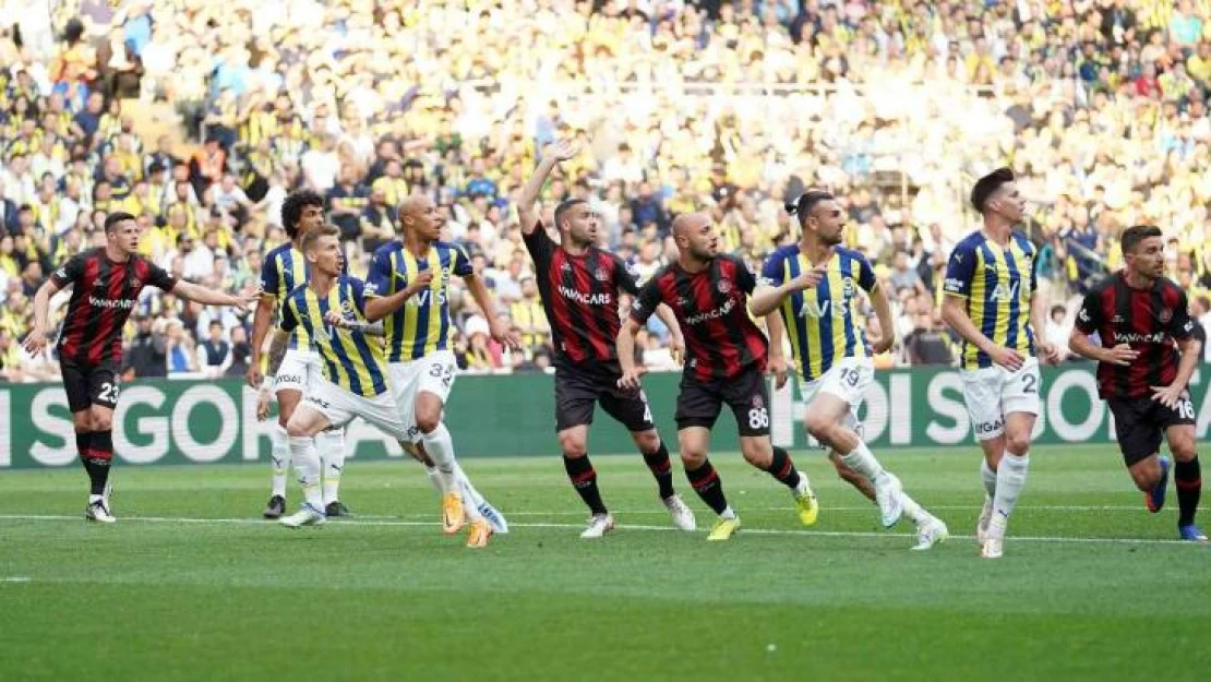 Spor Toto Süper Lig: Fenerbahçe: 0 - Fatih Karagümrük: 0 (İlk yarı)