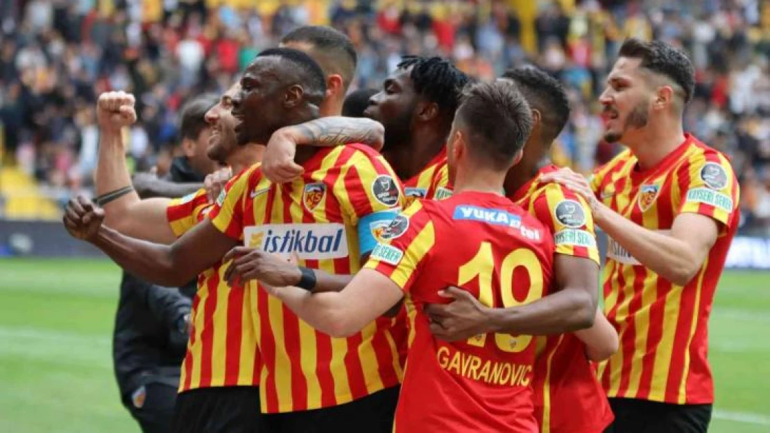 Spor Toto Süper Lig: Kayserispor: 1 - Beşiktaş: 0 (İlk yarı)