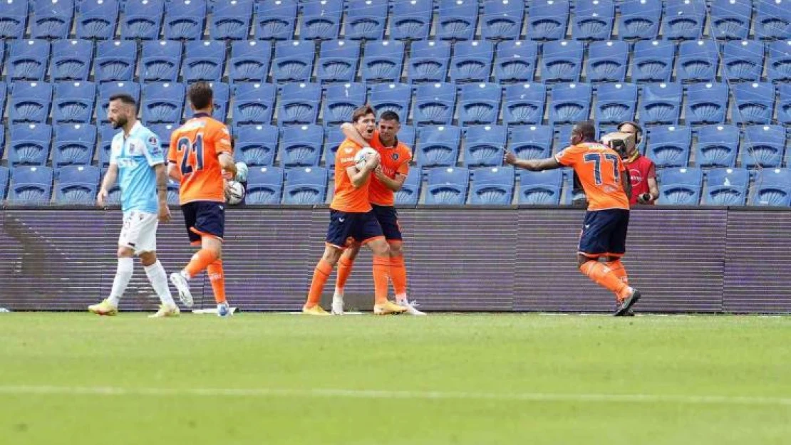 Spor Toto Süper Lig: Medipol Başakşehir: 3 - Trabzonspor: 0 (İlk yarı)