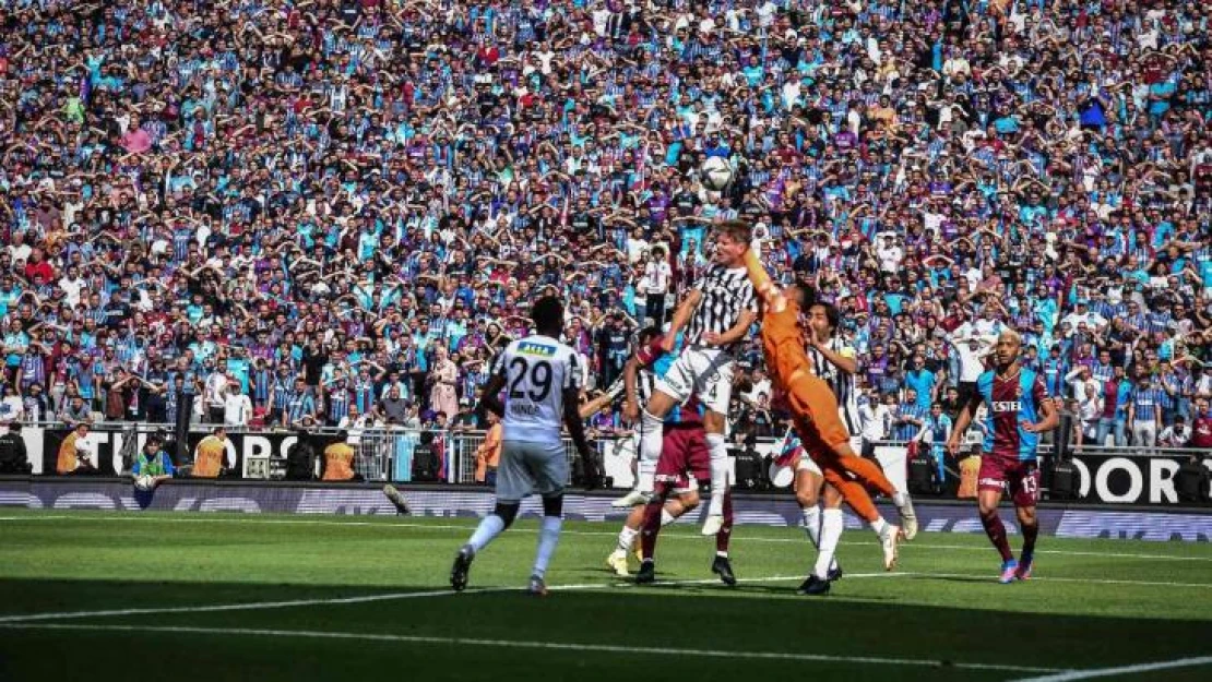 Spor Toto Süper Lig: Trabzonspor: 1 - Altay: 0 (İlk yarı)