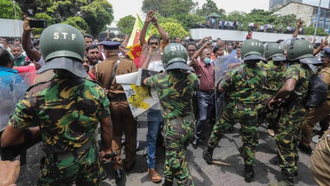 Sri Lanka Başbakanı Rajapaksa, istifa etti